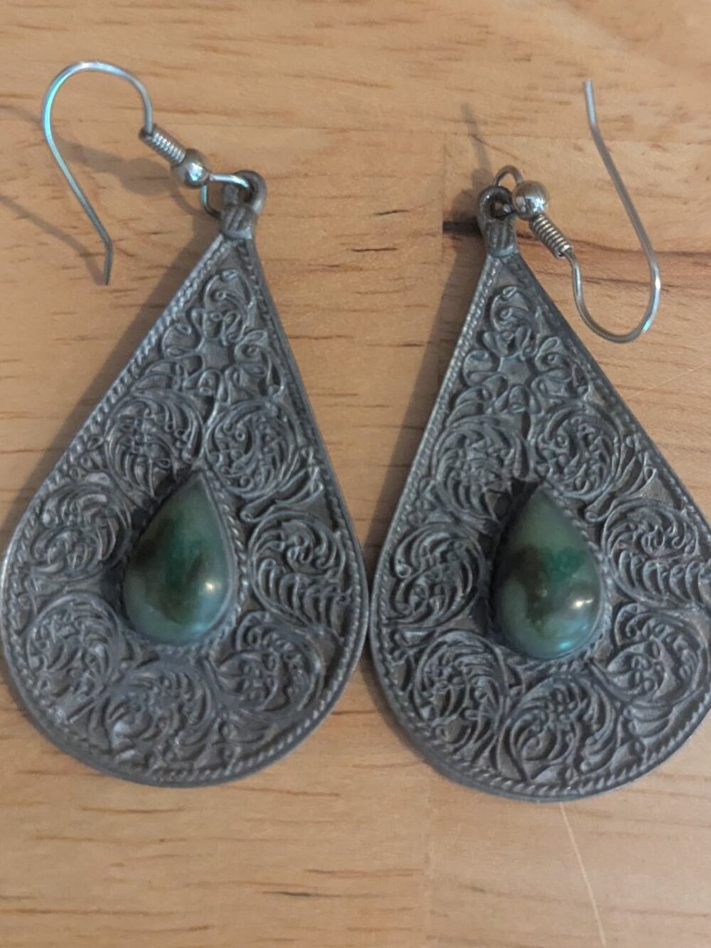 VTG Filigree Silver Tone Tear Drop Earrings w/ Green Stone Moroccan‎ Dangle